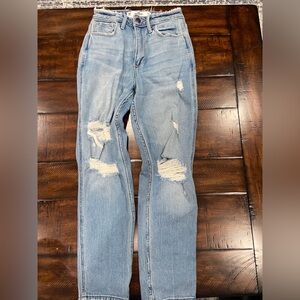 Hollister: Curvy High-Rise Mom Jean